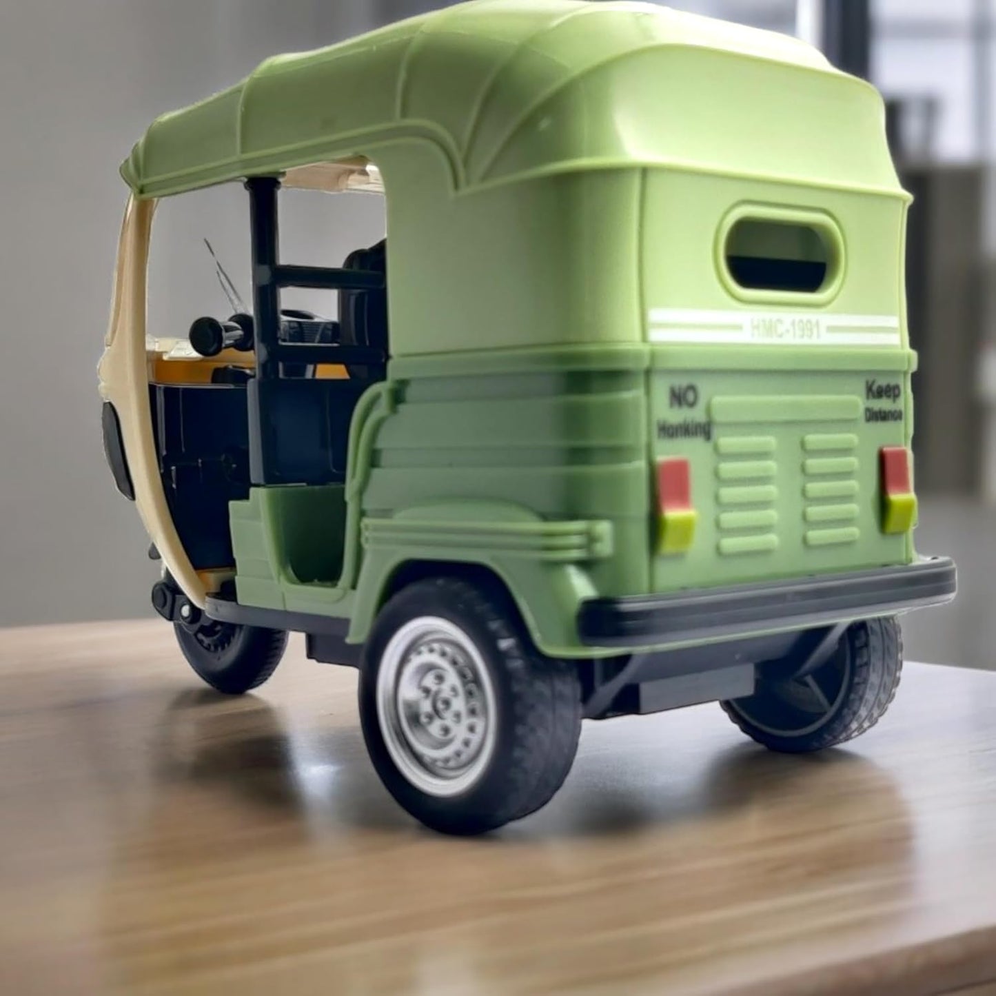 AUTO RICKSHAW TOY, WITH PULL BACK ACTION CITY TRAFFIC VEHICLES PUBLIC TRANSPORT TOY WITH LIGHT AND SOUND FOR AGED 3 4 5 6 BOYS AND GIRLS, KIDS PARTY FAVOURS GIFTS