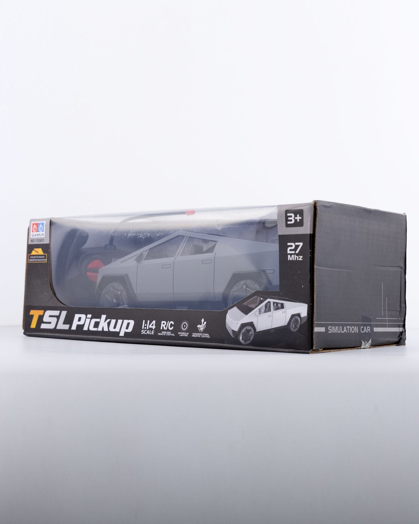 Tesla Cybertruck With Remote & Accessories Car 1:18 Scale