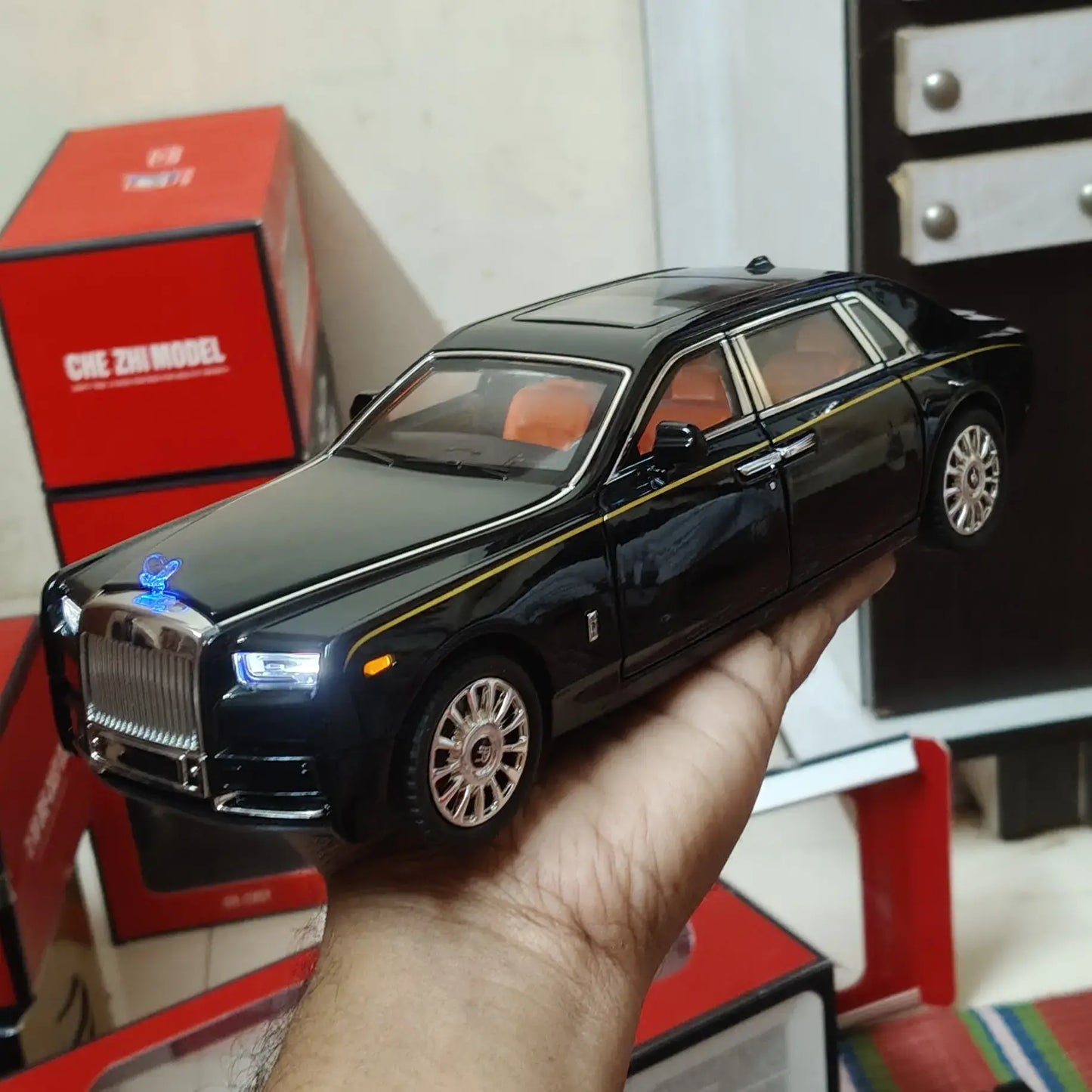 Rolls Royce Phantom 1:24 Diecast Scale Model Car