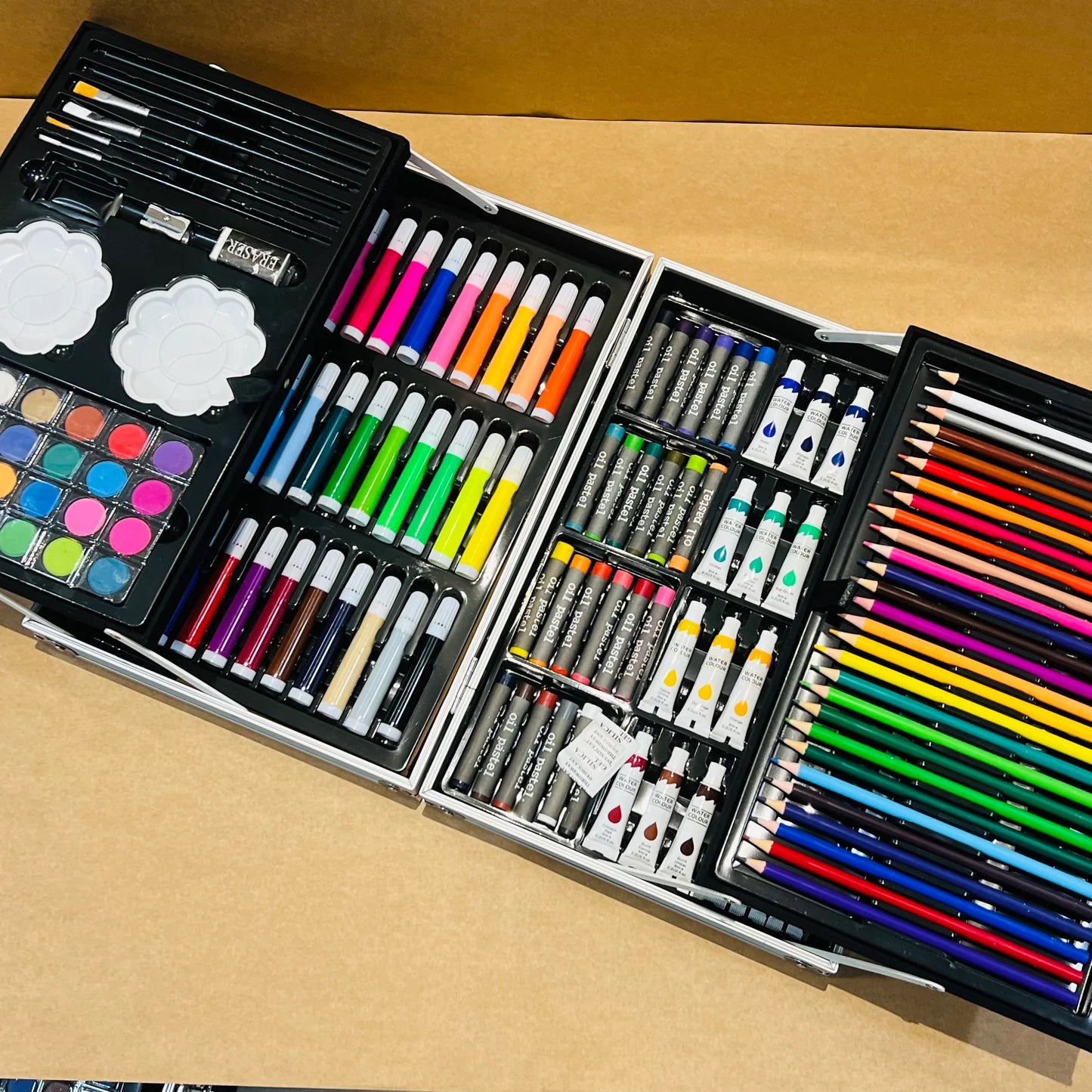 145 PIECES DRAWING COLOR KIT SKETCH COLOUR PENCIL SET OIL PASTELS COLOUR SET WATERCOLOR CAKES PAINT BRUSH SHARPENER ERASER STATIONARY ART SUPPLIES FOR ARTIST [SIZE:-34CM*23CM*8.5CM]