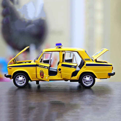Lada Soviet Police (Militsiya) 1:24 DieCast Scale Model Car.