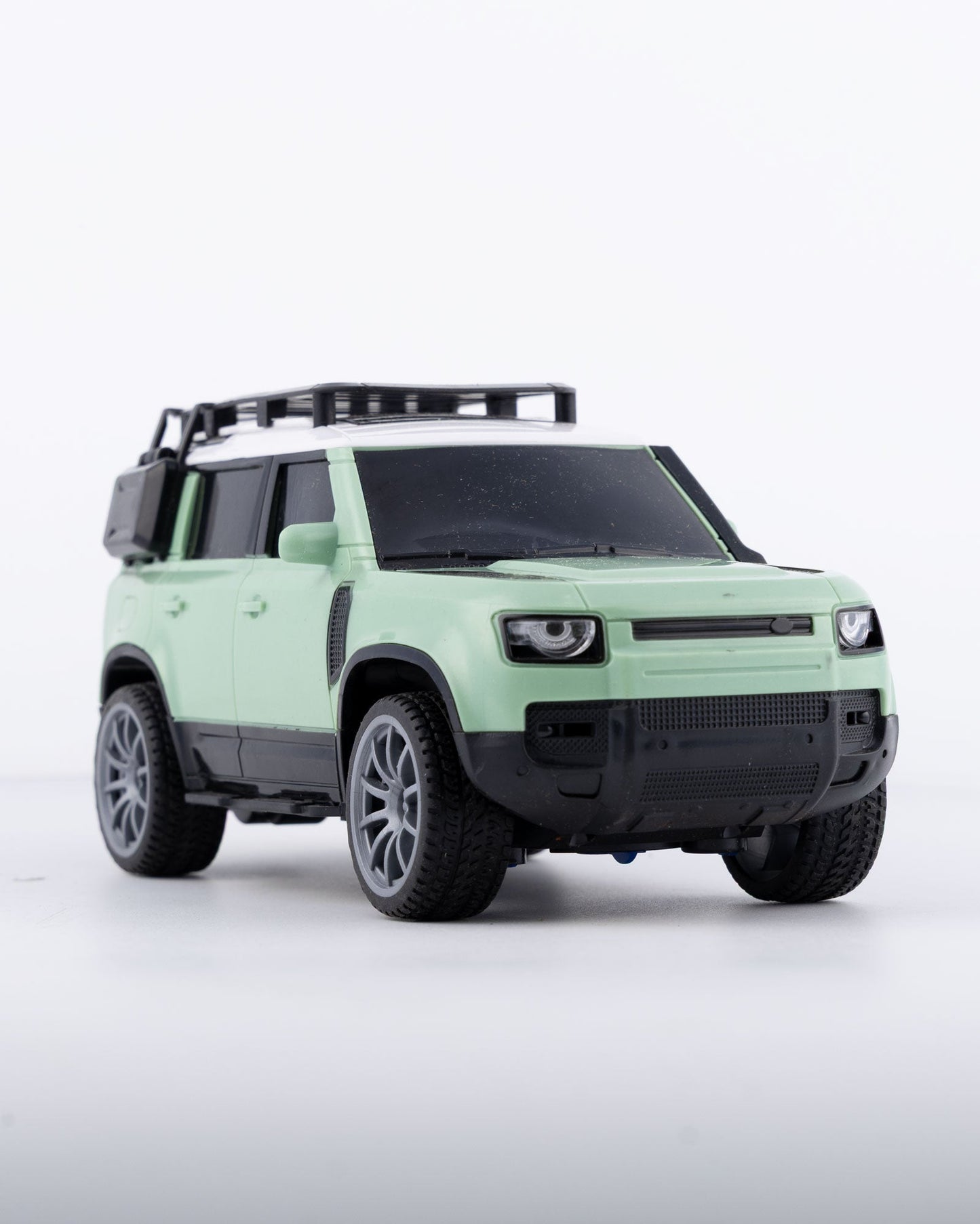 Remote Controlled Resembling Defender Toy Car | 1:16 Scale