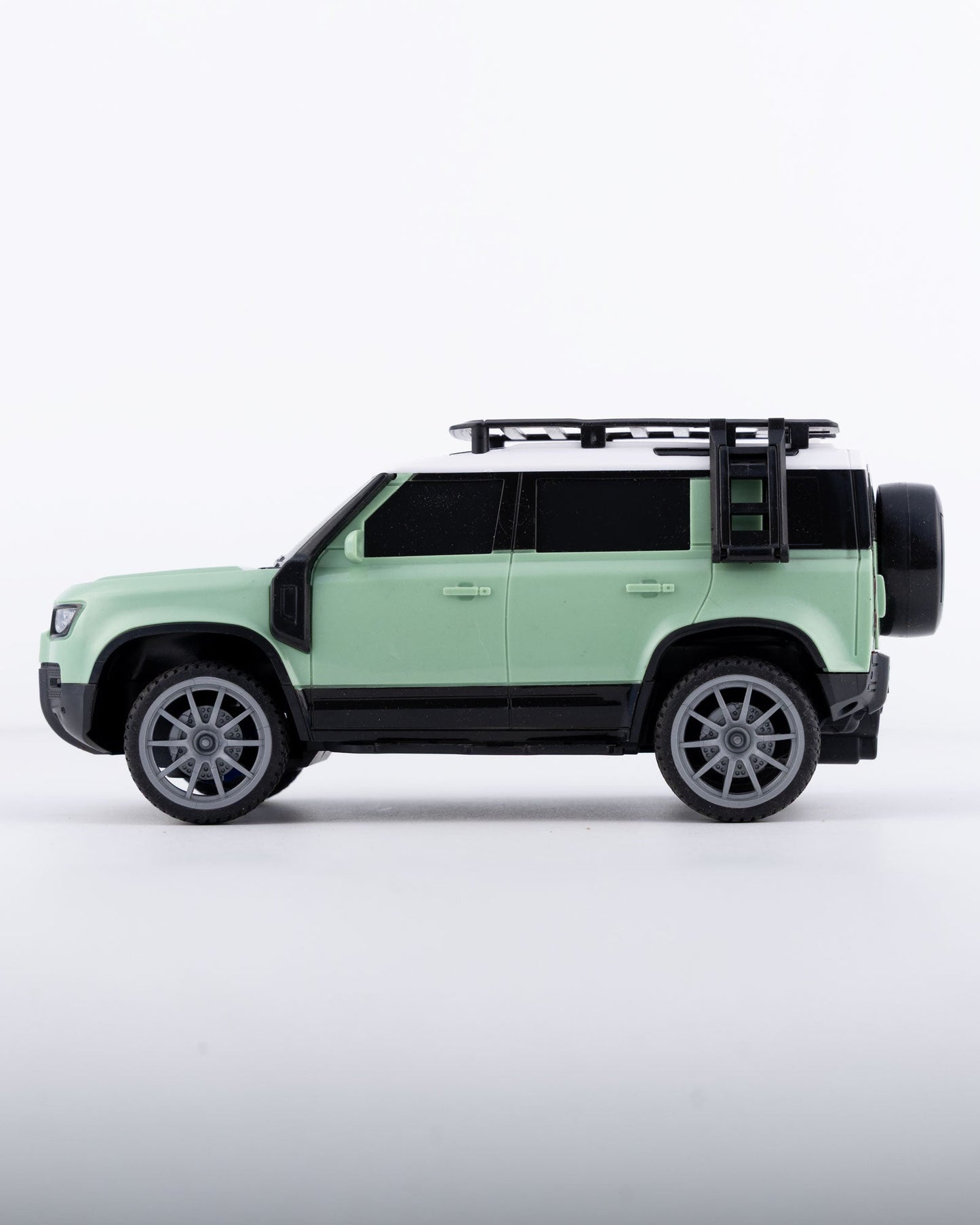Remote Controlled Resembling Defender Toy Car | 1:16 Scale