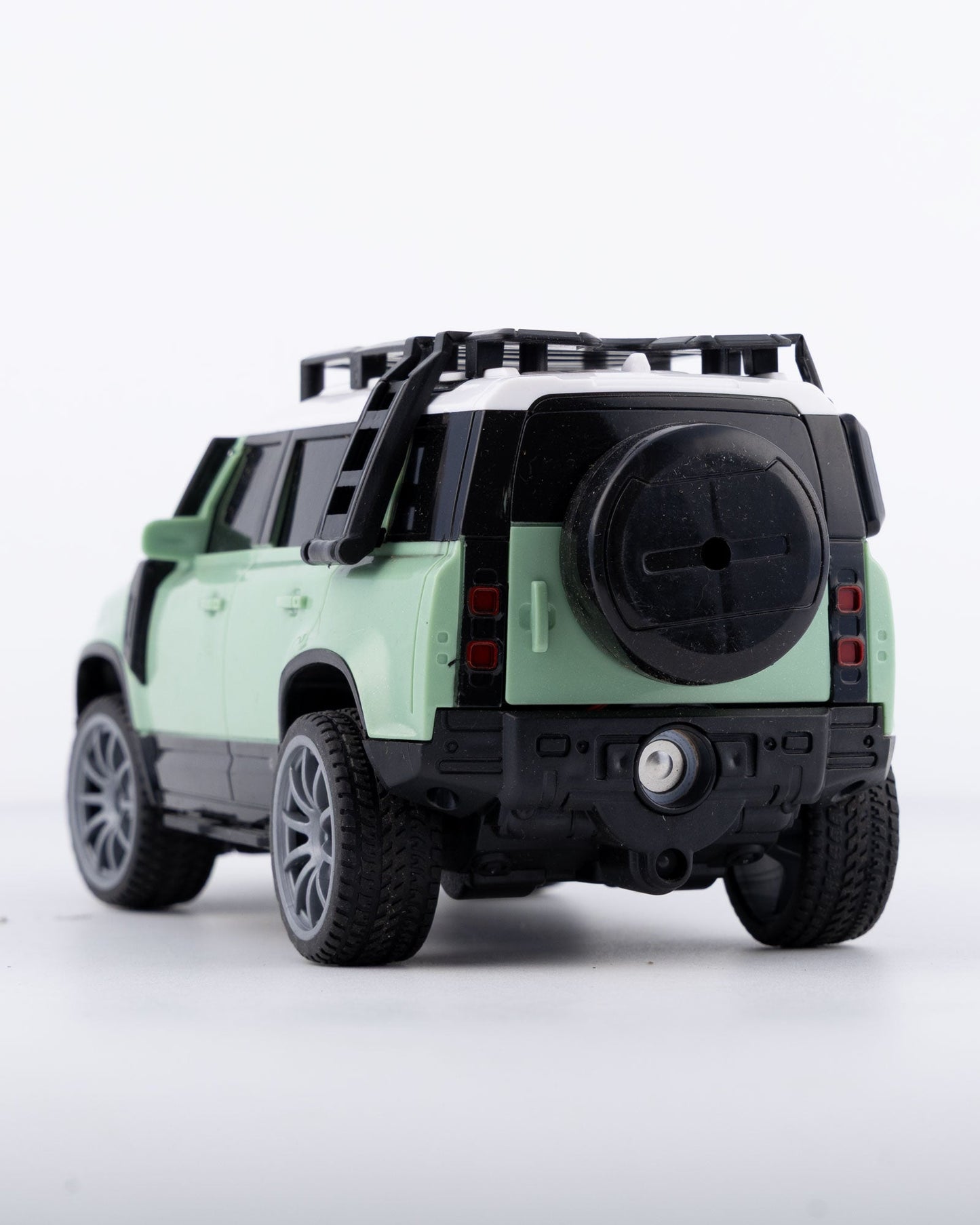 Remote Controlled Resembling Defender Toy Car | 1:16 Scale