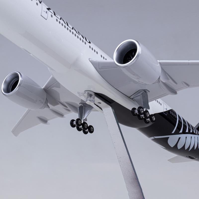 Air New Zealand Boeing 777 Airplane 47CM 1:160 Diecast Scale Model