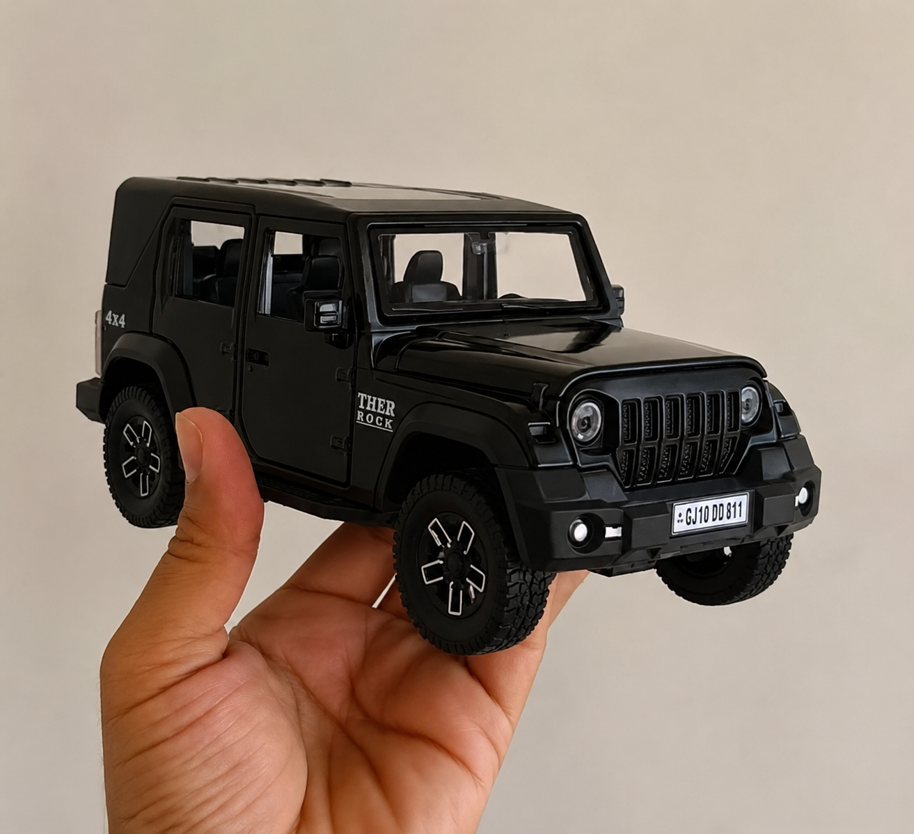Thar Roxx 1:24 Diecast Scale Model Car