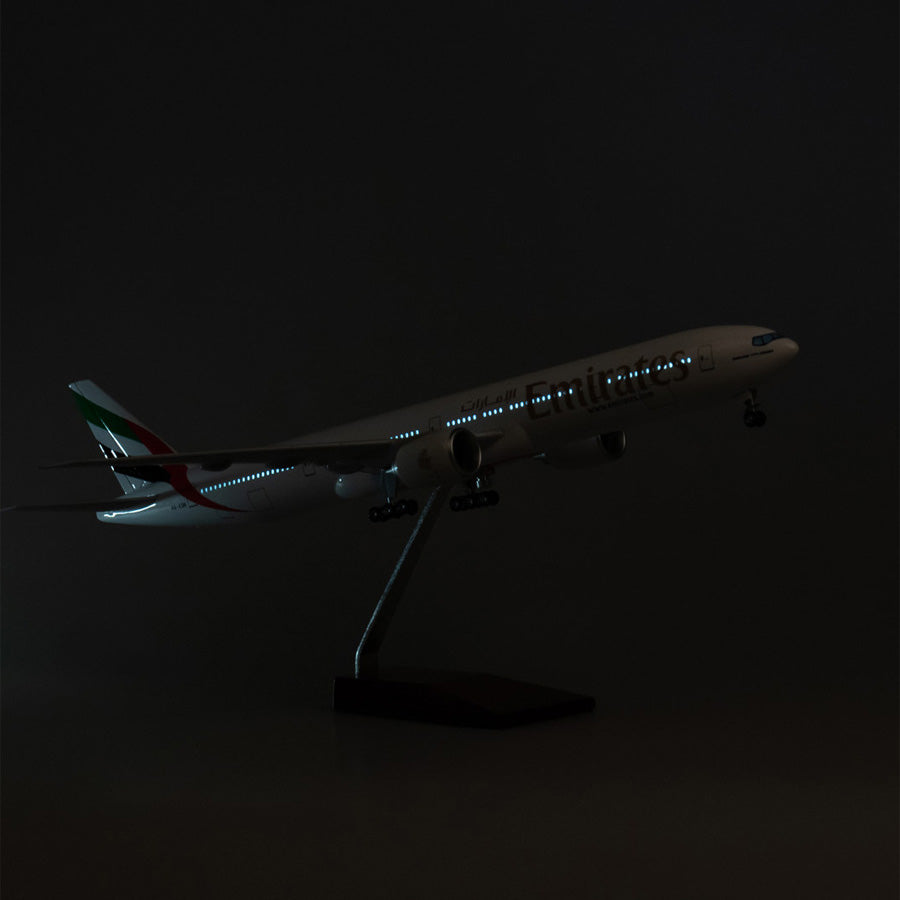 Emirates Airline  B777-300 1/160 Diecast Scale Airplane