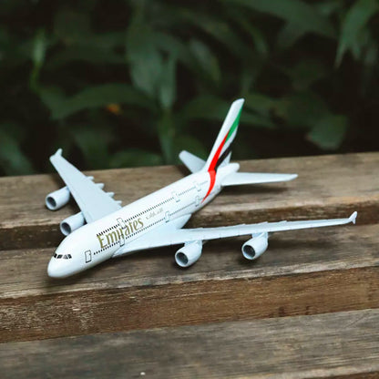 Emirates Airline B777 16CM 1:400 Diecast Scale Model
